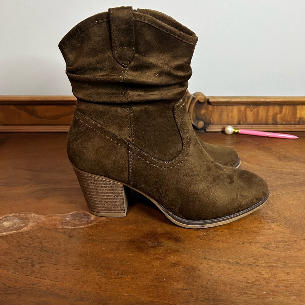 Dominique Nicole Dark Brown Faux Suede Slouch Ankle Booties, Size 7.5 - Picture 5 of 11